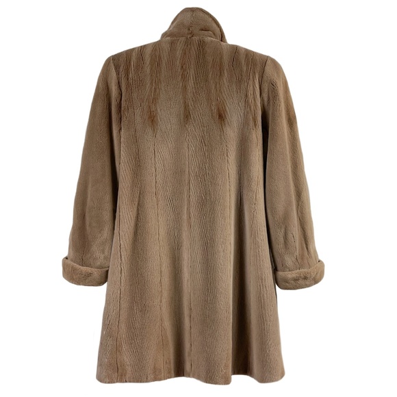 Sheared Fur Coat Designed by Fourrures Laganière Montreal - Picture 5 of 13